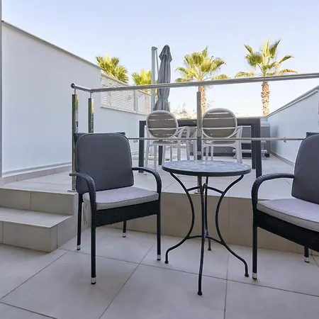 Luxurious Two Bed Apartment *